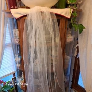 Elegant Strapless Wedding Gown